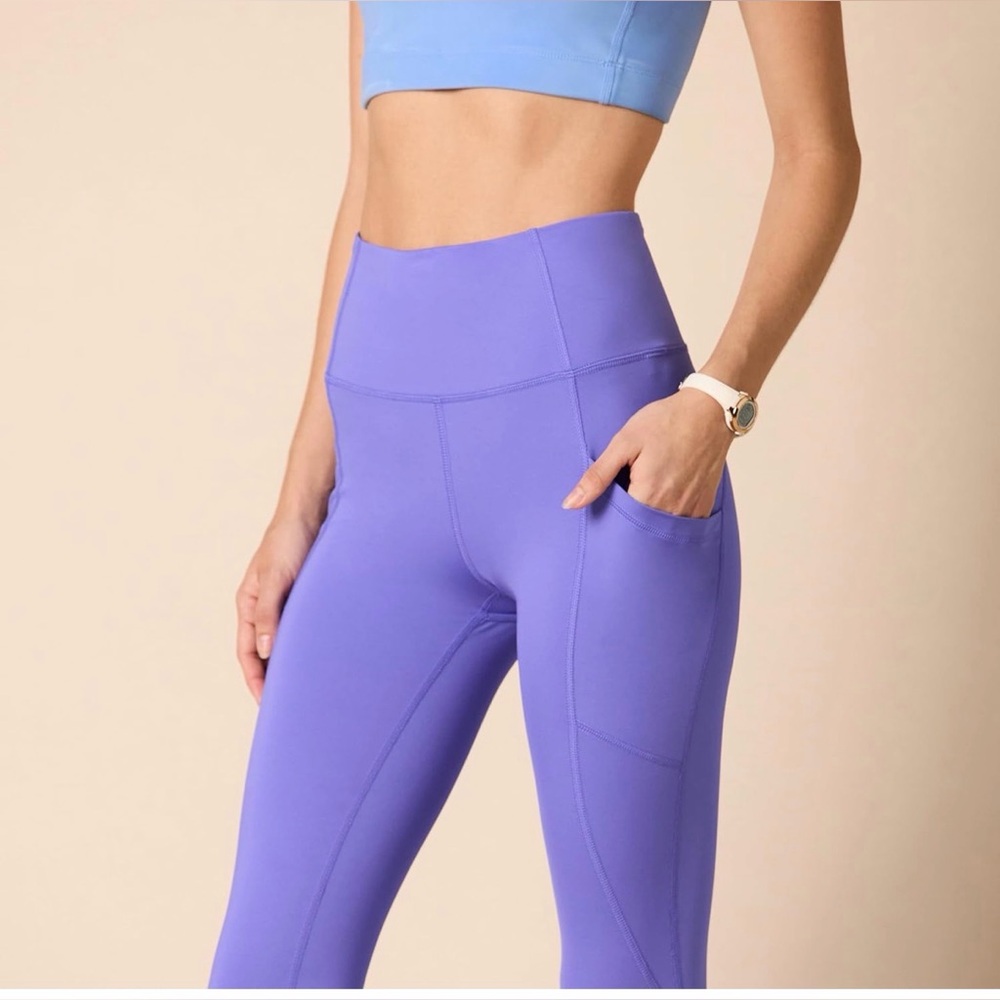 Women’s High-Waisted Leggings with Pockets - Picture 3 of 11